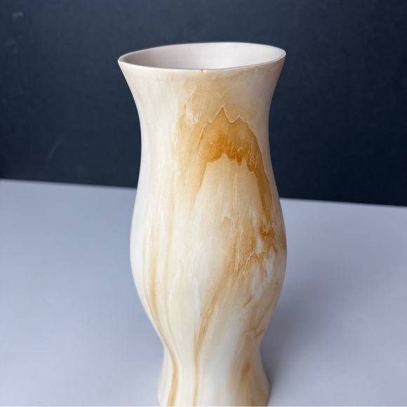 UO Urban Outfitters Alia Resin Boho Marble Like Deco Hippie Art Farm Curvy Vase - Picture 8 of 9